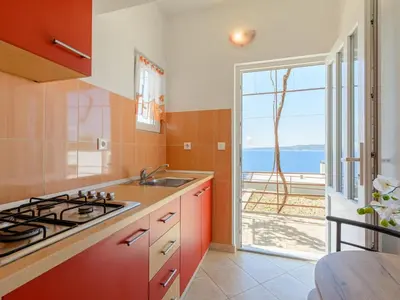 Kuhinja ili čajna kuhinja u objektu Rooms Sani- Double Room with Terrace and Sea View S2