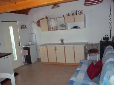 Kuhinja ili čajna kuhinja u objektu Holiday Home in Mirca with terrace