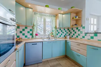 Kuhinja ili čajna kuhinja u objektu Apartment Blue Oasis - Three Bedroom Apartment ST
