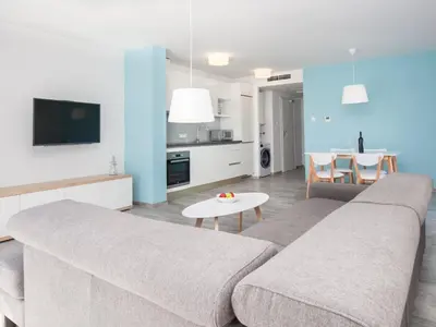 Kuhinja ili čajna kuhinja u objektu Apartments Dva Galeba - One Bedroom Apartment with Garden Terrace 202