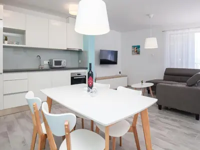 Kuhinja ili čajna kuhinja u objektu Apartments Dva Galeba - One Bedroom Apartment with Sea View 206