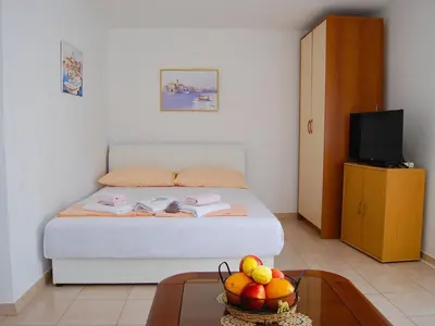 Krevet ili kreveti u jedinici u objektu Apartment Lili- One Bedroom Apartment with Terrace ST