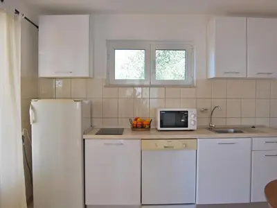 Kuhinja ili čajna kuhinja u objektu Apartment Lili- One Bedroom Apartment with Terrace ST
