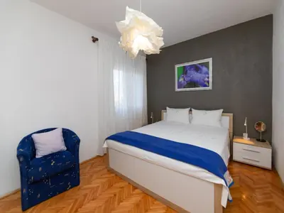 Krevet ili kreveti u jedinici u objektu Apartments Marti - Four Bedroom Apartment with Terrace and Sea View - ST