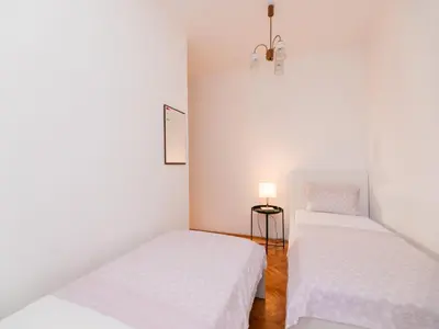 Krevet ili kreveti u jedinici u objektu Apartments Marti - Four Bedroom Apartment with Terrace and Sea View - ST