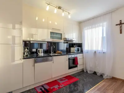 Kuhinja ili čajna kuhinja u objektu Apartments Palma - Two Bedroom Apartment with Balcony and Sea View Veliki