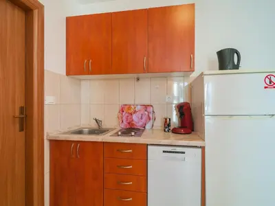 Kuhinja ili čajna kuhinja u objektu Apartments Island Beat - One Bedroom Apartment with Balcony and Sea View A7 ST