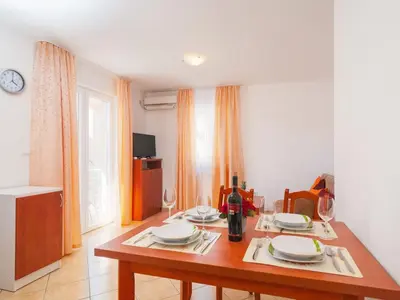 TV i/ili zabavni centar u objektu Apartments Island Beat - Two Bedroom Apartment with Balcony A6 ST