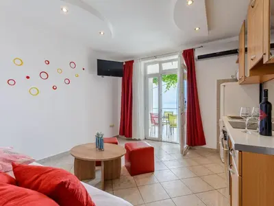 Kuhinja ili čajna kuhinja u objektu Apartments Hope Dugi Rat - Comfort OneBedroom Apartment with Terrace and Sea View A1