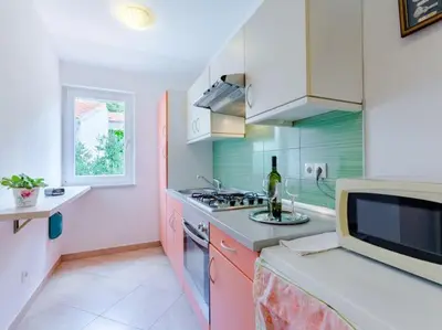 Kuhinja ili čajna kuhinja u objektu Villa Kosa - Two Bedroom Apartment with Balcony and Sea View Roko