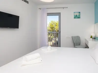 Krevet ili kreveti u jedinici u objektu Apartments Dva Galeba - One Bedroom Apartment with Sea View 204