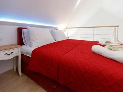 Krevet ili kreveti u jedinici u objektu Villa Balarin - Five Bedroom Holiday Home with Terrace and City View