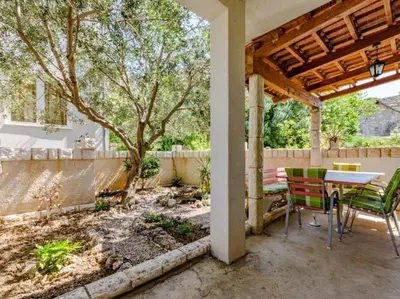 Vrt u objektu Villa Kosa - Two Bedroom Apartment with Balcony and Sea View A2 Plavi