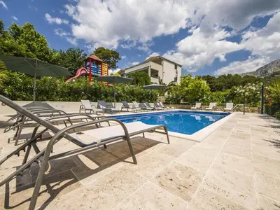 Bazen u objektu Villa Dvori Vi kovi-Seven Bedroom Villa with Swimming Pool ili u blizini