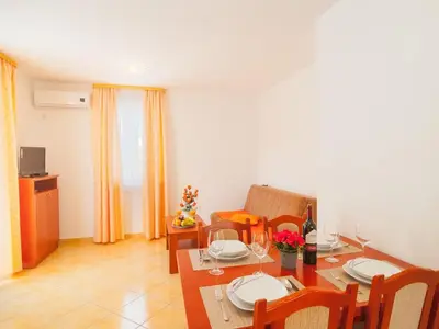 TV i/ili zabavni centar u objektu Apartments Island Beat - Two Bedroom Apartment with Balcony A9 prizemlje ST