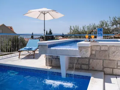 Bazen u objektu Villa Blue Sky - Three Bedroom Villa with Pool ili u blizini