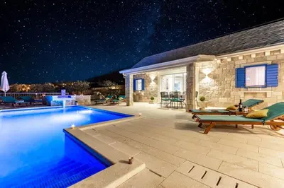 Bazen u objektu Villa Blue Sky - Three Bedroom Villa with Pool ili u blizini