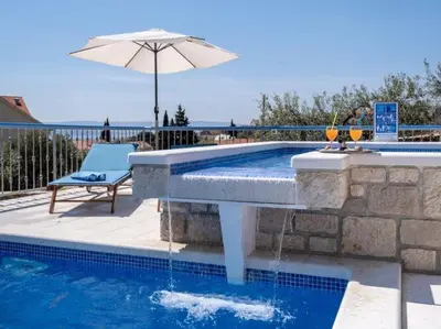 Bazen u objektu Villa Blue Sky - Three Bedroom Villa with Pool ili u blizini