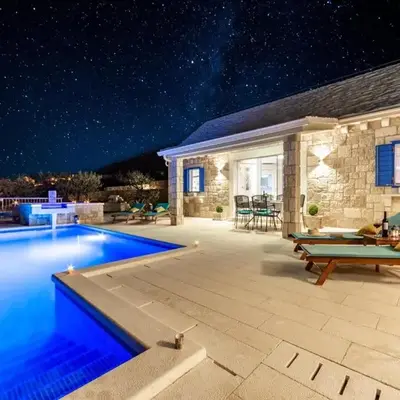 Villa Blue Sky - Three Bedroom Villa with Pool