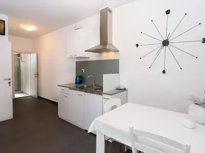 Kuhinja ili čajna kuhinja u objektu Apartments Magdales - Two Bedroom Apartment with Balcony A1