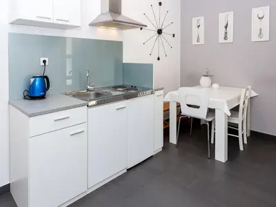 Kuhinja ili čajna kuhinja u objektu Apartments Magdales - Two Bedroom Apartment with Balcony A1