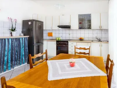Kuhinja ili čajna kuhinja u objektu Magdales - Comfort Three Bedroom Apartment