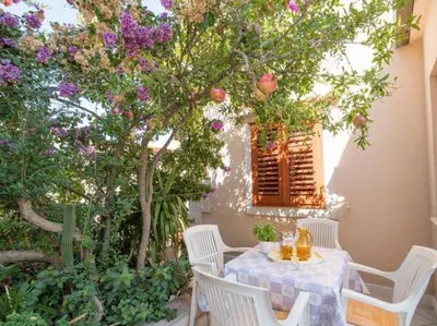 Vrt u objektu Apartments Longo - Standard One Bedroom Apartment with Terrace, A3 - ST