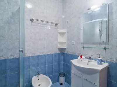 Kupaonica u objektu Apartments Island Beat - Two Bedroom Apartment with Balcony and Sea View A2 ST
