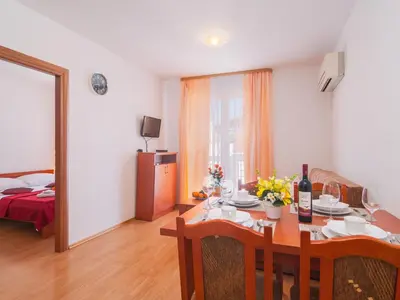 TV i/ili zabavni centar u objektu Apartments Island Beat - Two Bedroom Apartment with Balcony and Sea View A2 ST