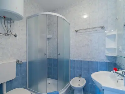 Kupaonica u objektu Apartments Island Beat - Two Bedroom Apartment with Balcony and Sea View A2 ST