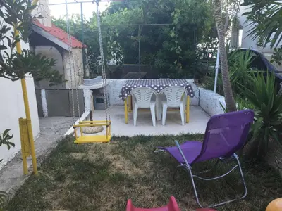 Vrt u objektu Apartments Roko ST - Standard One Bedroom Apartment with Shared Terrace A1