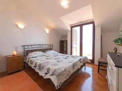 Krevet ili kreveti u jedinici u objektu Apartments Sunrise Duilovo -Superior Three Bedroom Apartment with Sea View Terrace
