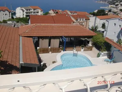 Bazen u objektu Villa Elit- Three Bedroom Apartment with Sea View Terrace Penthouse ili u blizini