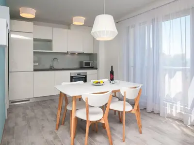 Kuhinja ili čajna kuhinja u objektu Apartments Dva Galeba - One Bedroom Apartment with Sea View 105