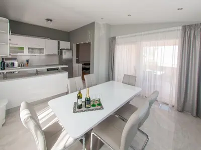 Kuhinja ili čajna kuhinja u objektu Apartments Anita-Luxury Three Bedroom Apartment with Terrace