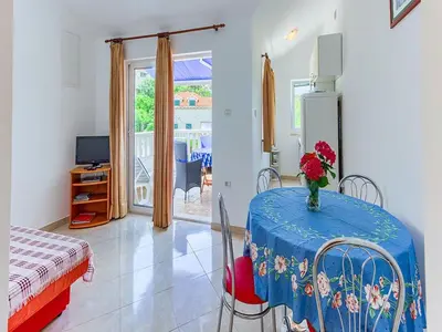 TV i/ili zabavni centar u objektu Apartments Ivo - One bedroom apartment with terrace and sea view A5
