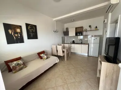 Kuhinja ili čajna kuhinja u objektu Apartments Dobrila - One Bedroom Apartment with Terrace - A1