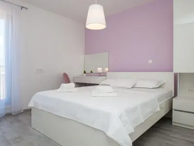 Krevet ili kreveti u jedinici u objektu Apartments Dva Galeba - Standard One Bedroom Apartment with Partial Sea View 106