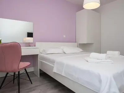 Krevet ili kreveti u jedinici u objektu Apartments Dva Galeba - Standard One Bedroom Apartment with Partial Sea View 106