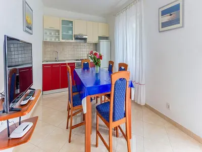 Kuhinja ili čajna kuhinja u objektu Apartments Ivo - Three bedroom apartment with terrace and sea view A1