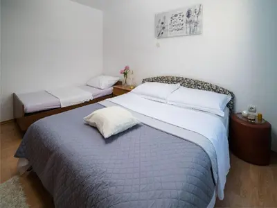 Krevet ili kreveti u jedinici u objektu Apartments Tomas - Four Bedroom Apartment with Balcony A4