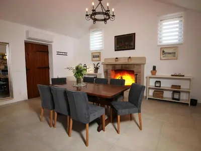 TV i/ili zabavni centar u objektu Stone Villa Olea-Three Bedroom Villa with Pool