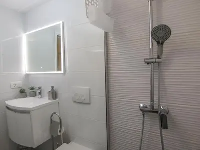 Kupaonica u objektu Stone Villa Olea-Three Bedroom Villa with Pool