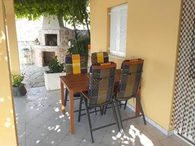 Popločani dio dvorišta ili vanjski dio objekta Apartments Dobrila - Two Bedroom Apartment with Terrace - A2