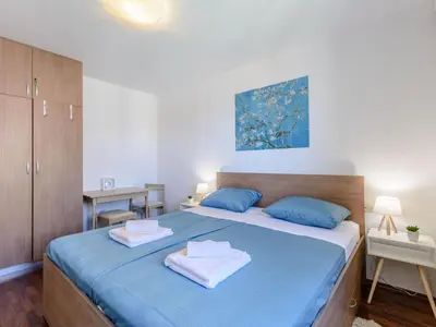 Krevet ili kreveti u jedinici u objektu Sunset view apartment - One bedroom apartment with balcony and sea view