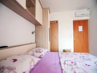 Krevet ili kreveti u jedinici u objektu Apartments Pezo - Studio with Balcony and Sea View