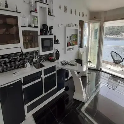 Apartment OM - One Bedroom Apartment with Balcony and Sea view