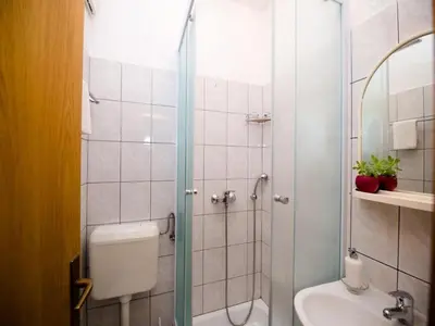 Kupaonica u objektu Apartments Bandalo - One Bedroom Apartment with Balcony