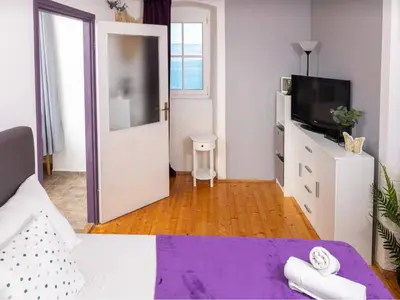 TV i/ili zabavni centar u objektu Apartments Vela Stiniva - Two Bedroom Apartment with Sea View and Terrace