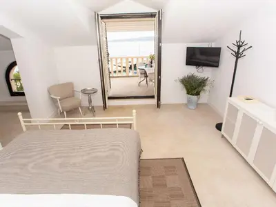 TV i/ili zabavni centar u objektu Apartments & Room Vesna - Studio Apartment with Terrace and Sea View